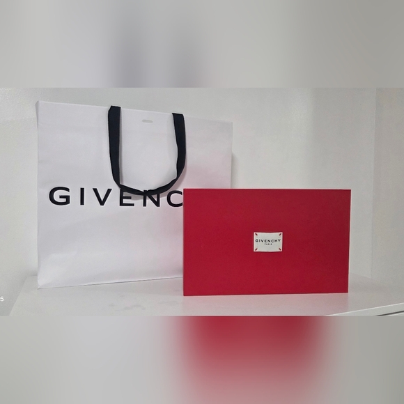 Givenchy 2025 CHRISTMAS ORNAMENTS. VIP RARE - Picture 10 of 10